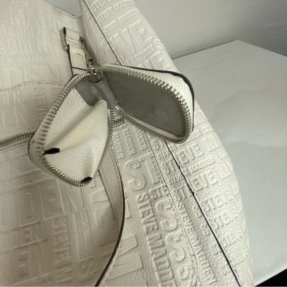 *Free w/Purchase*Steve Madden White Embossed Travel Take Along Tote Earbud Case - Picture 12 of 15